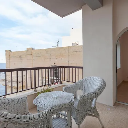 Breathtaking Seafront 3bd, Coast By 360 Estates Слима