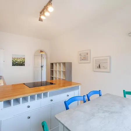 Breathtaking Seafront 3bd, Coast By 360 Estates *