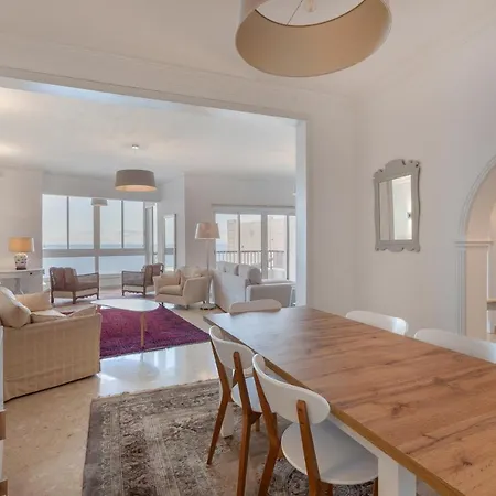 Апартаменты Breathtaking Seafront 3bd, Coast By 360 Estates